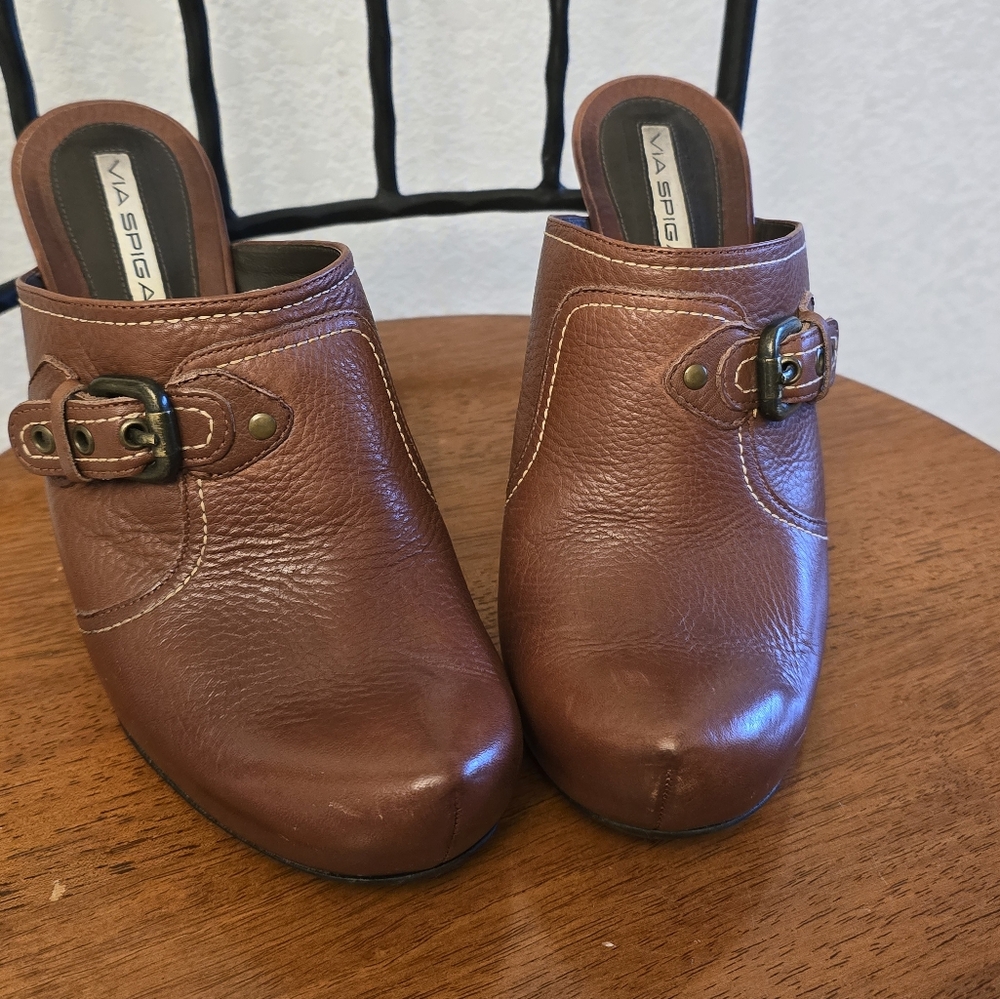 Via Spiga Chestnut Leather Women's Clogs